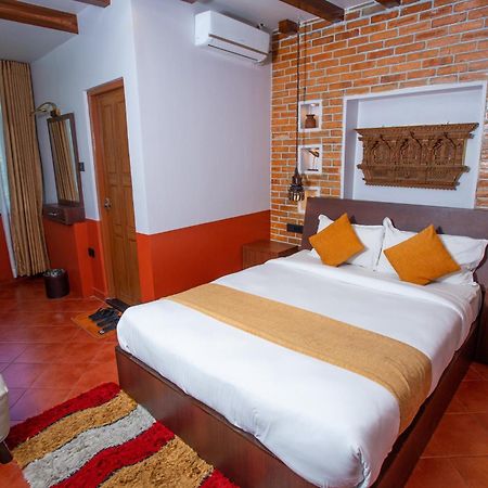 Chautari Boutique Hotel Pokhara Ngoại thất bức ảnh