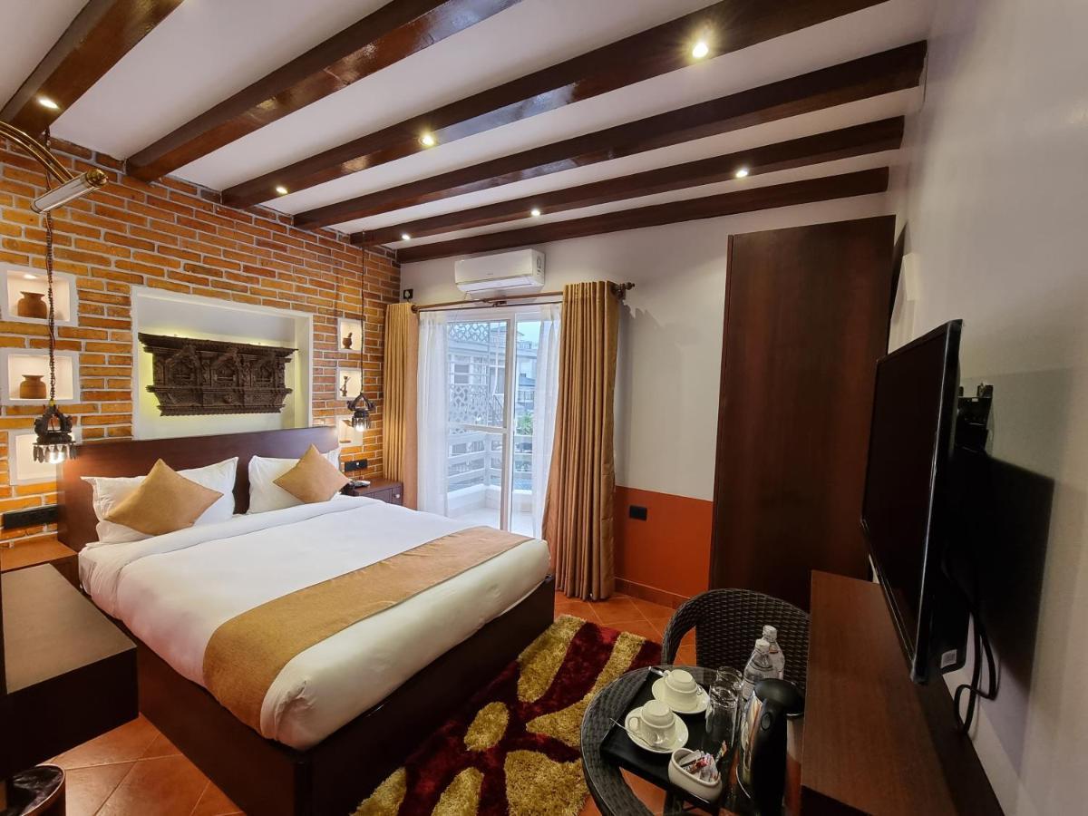Chautari Boutique Hotel Pokhara Ngoại thất bức ảnh