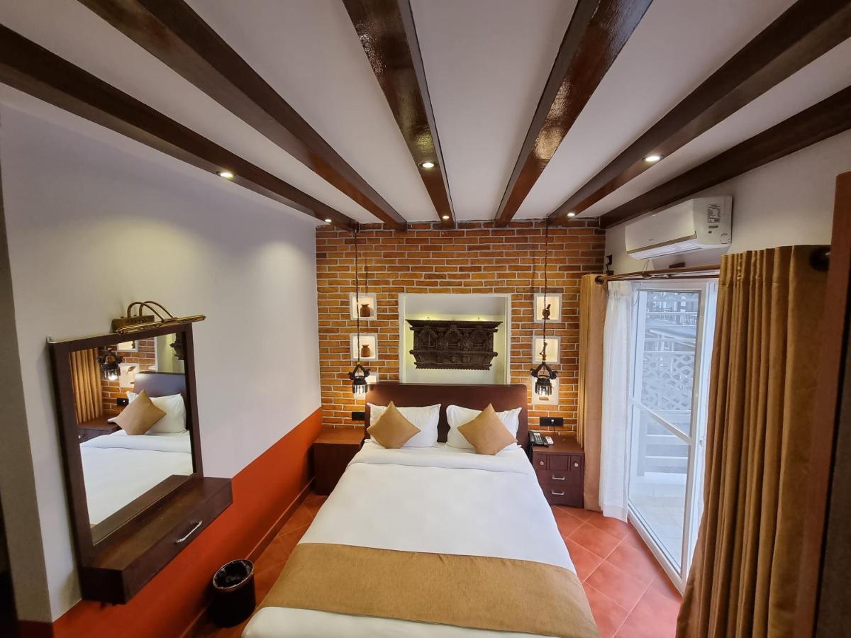 Chautari Boutique Hotel Pokhara Ngoại thất bức ảnh