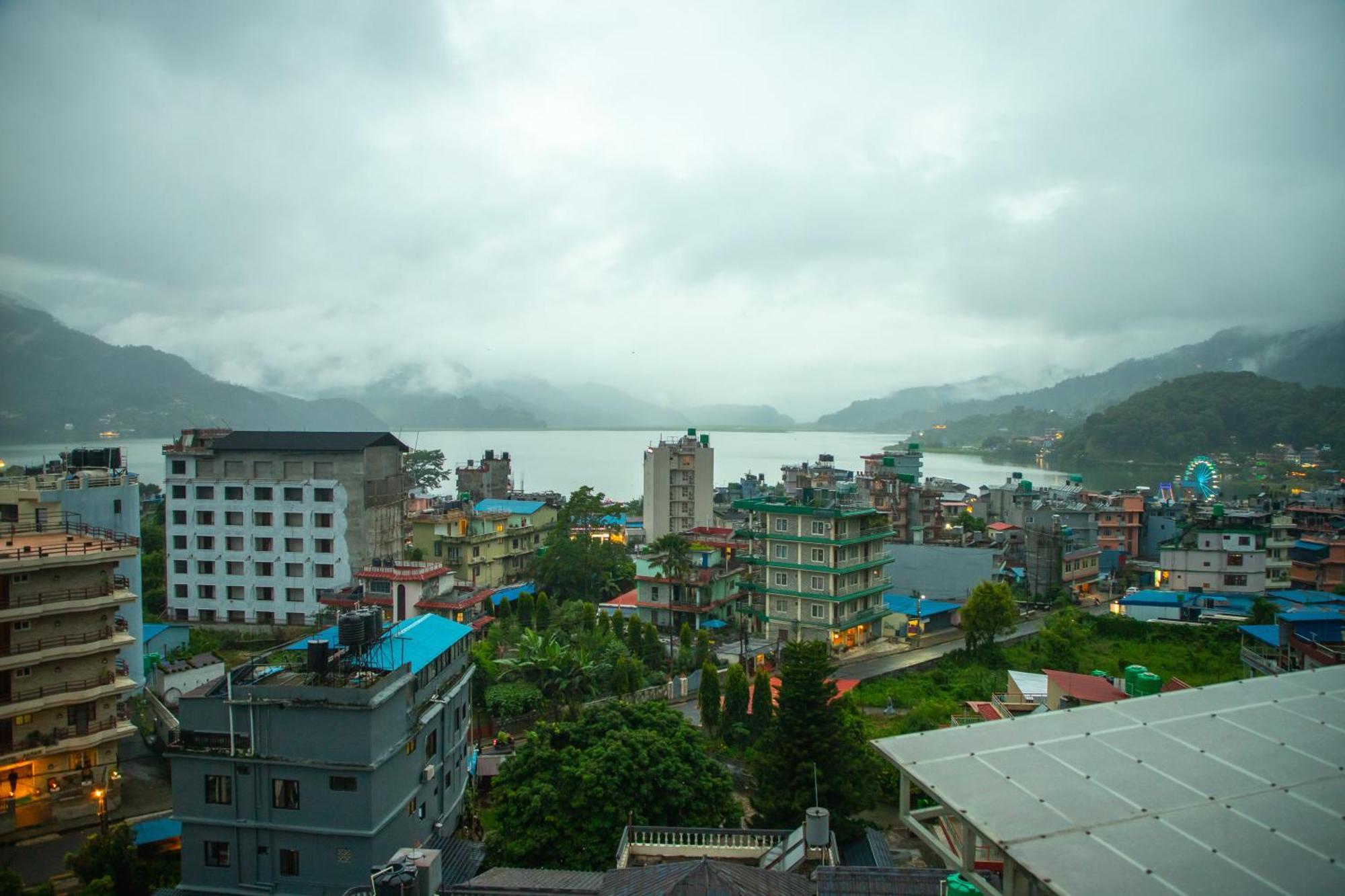 Chautari Boutique Hotel Pokhara Ngoại thất bức ảnh
