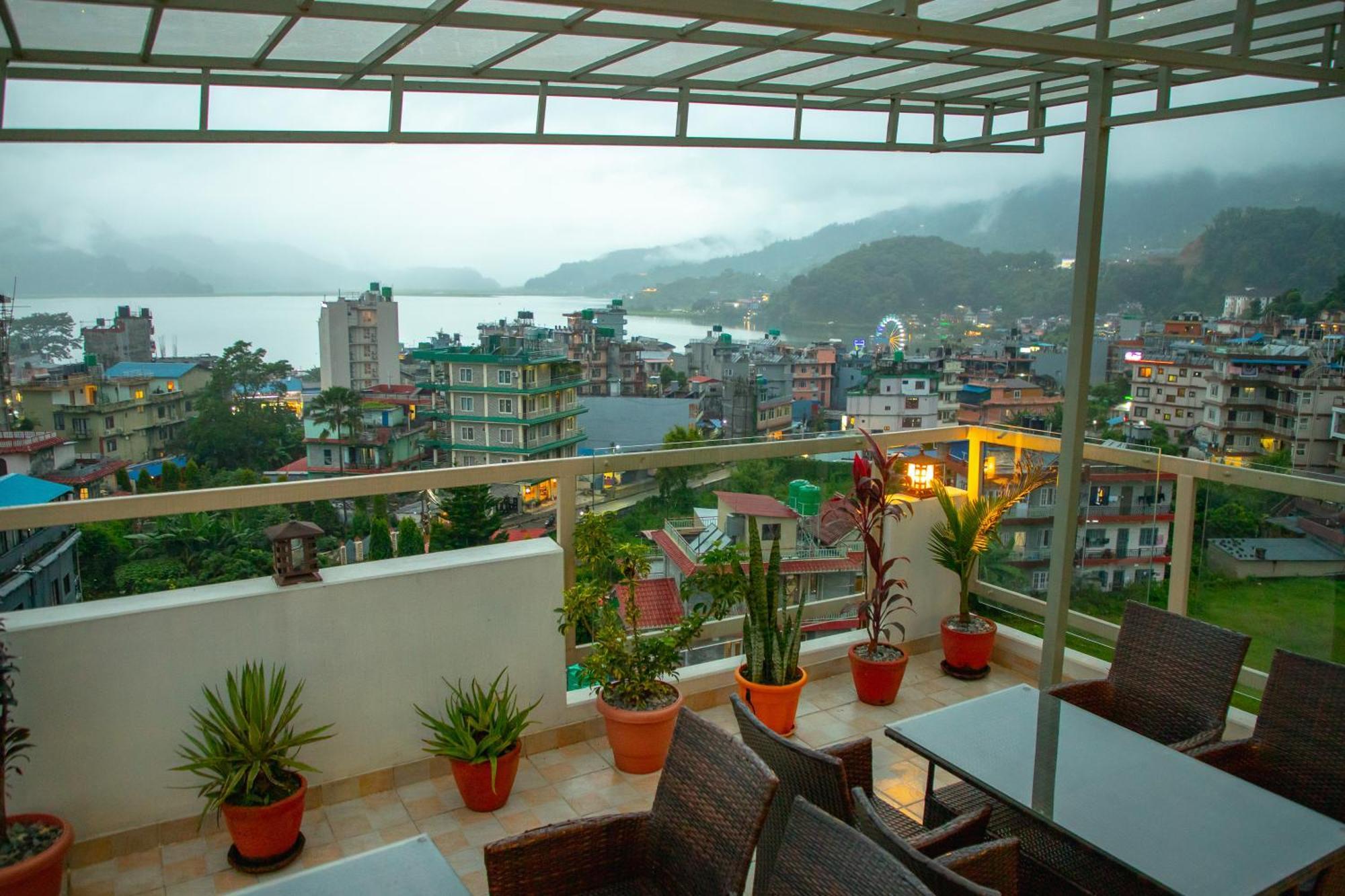 Chautari Boutique Hotel Pokhara Ngoại thất bức ảnh