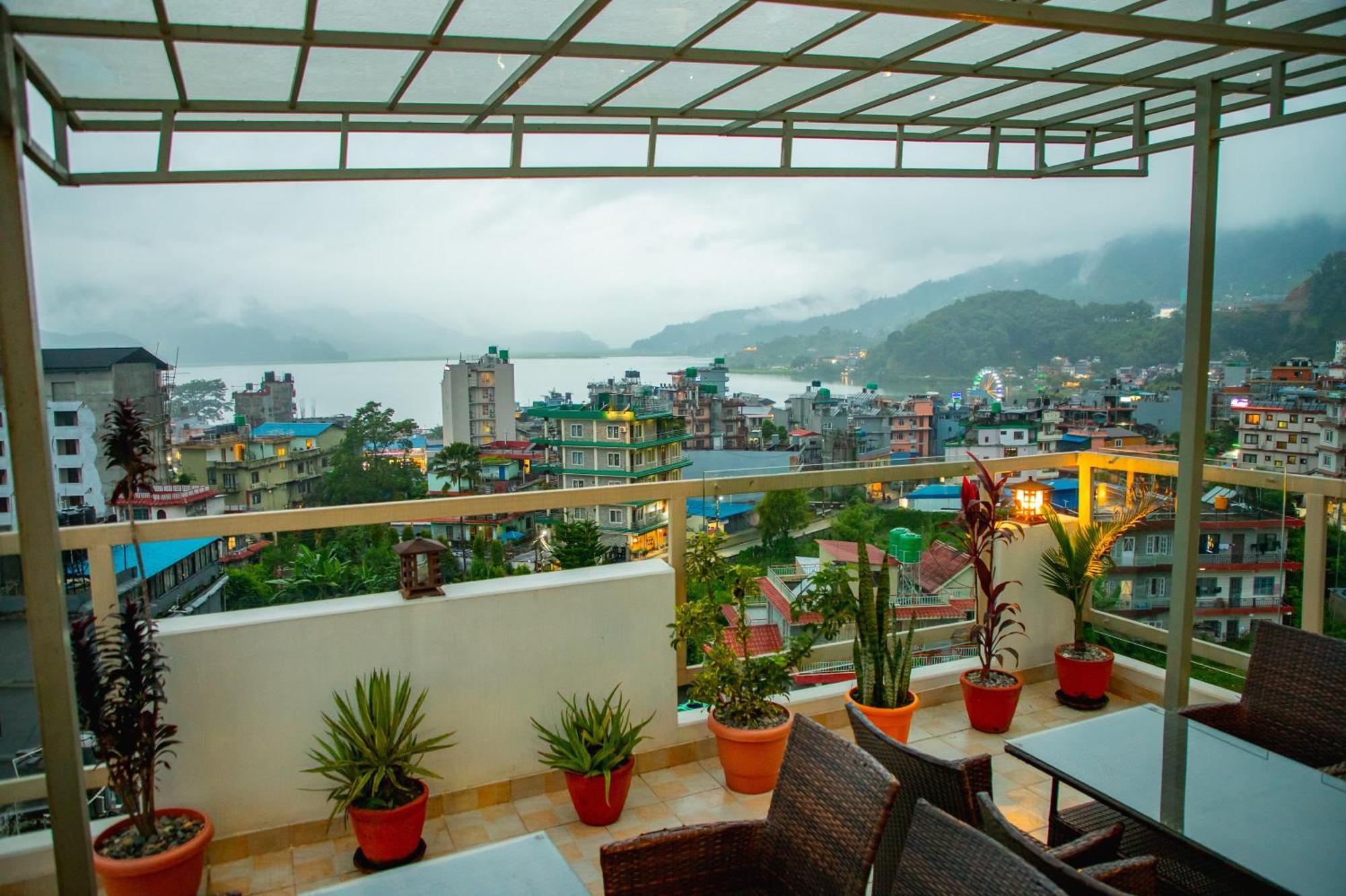 Chautari Boutique Hotel Pokhara Ngoại thất bức ảnh