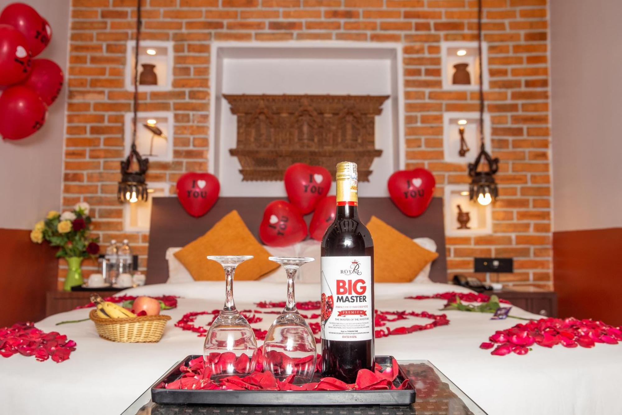 Chautari Boutique Hotel Pokhara Ngoại thất bức ảnh