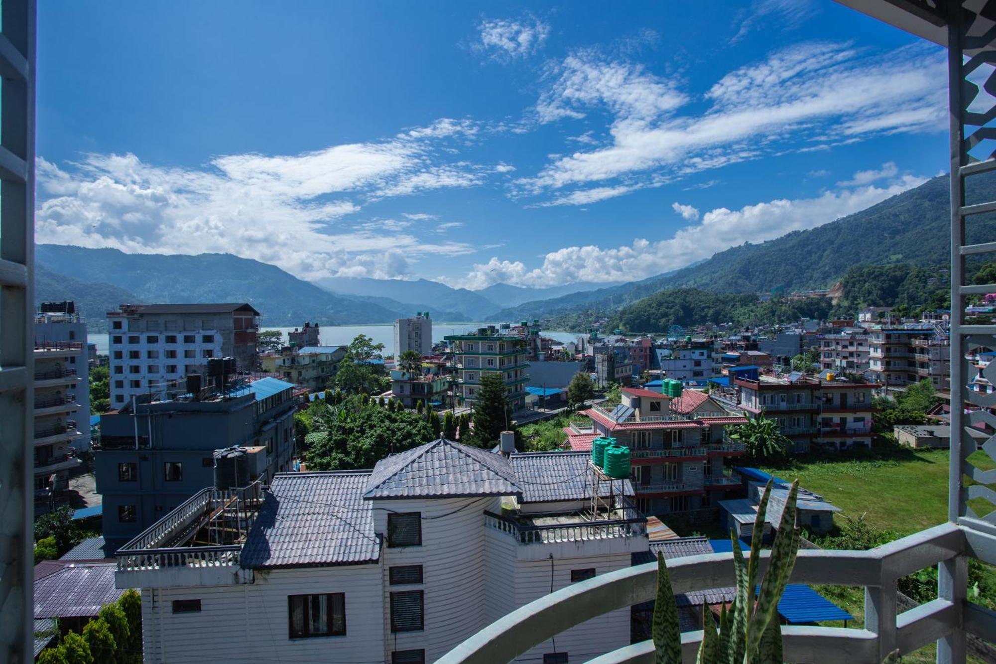 Chautari Boutique Hotel Pokhara Ngoại thất bức ảnh