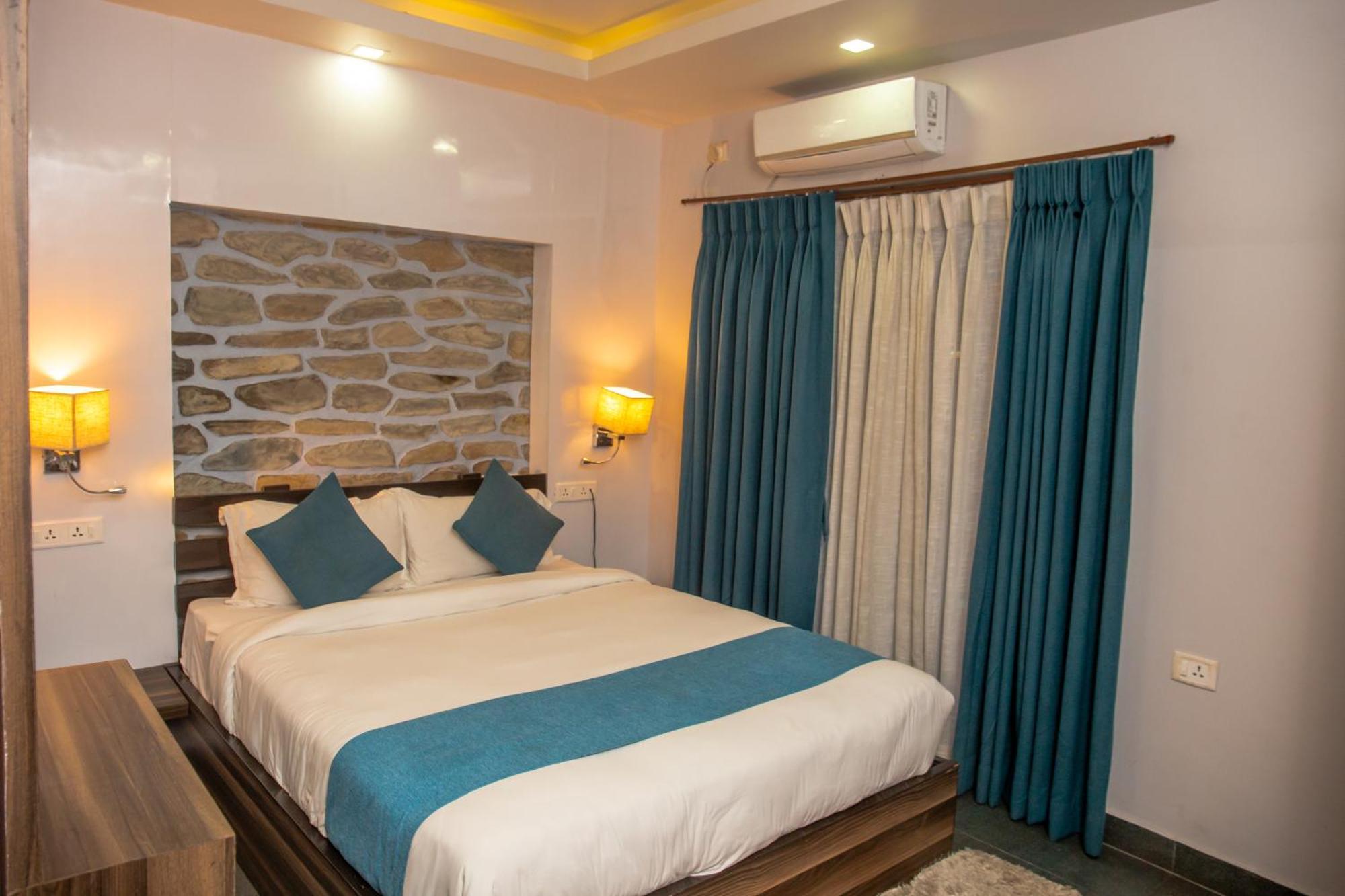 Chautari Boutique Hotel Pokhara Ngoại thất bức ảnh