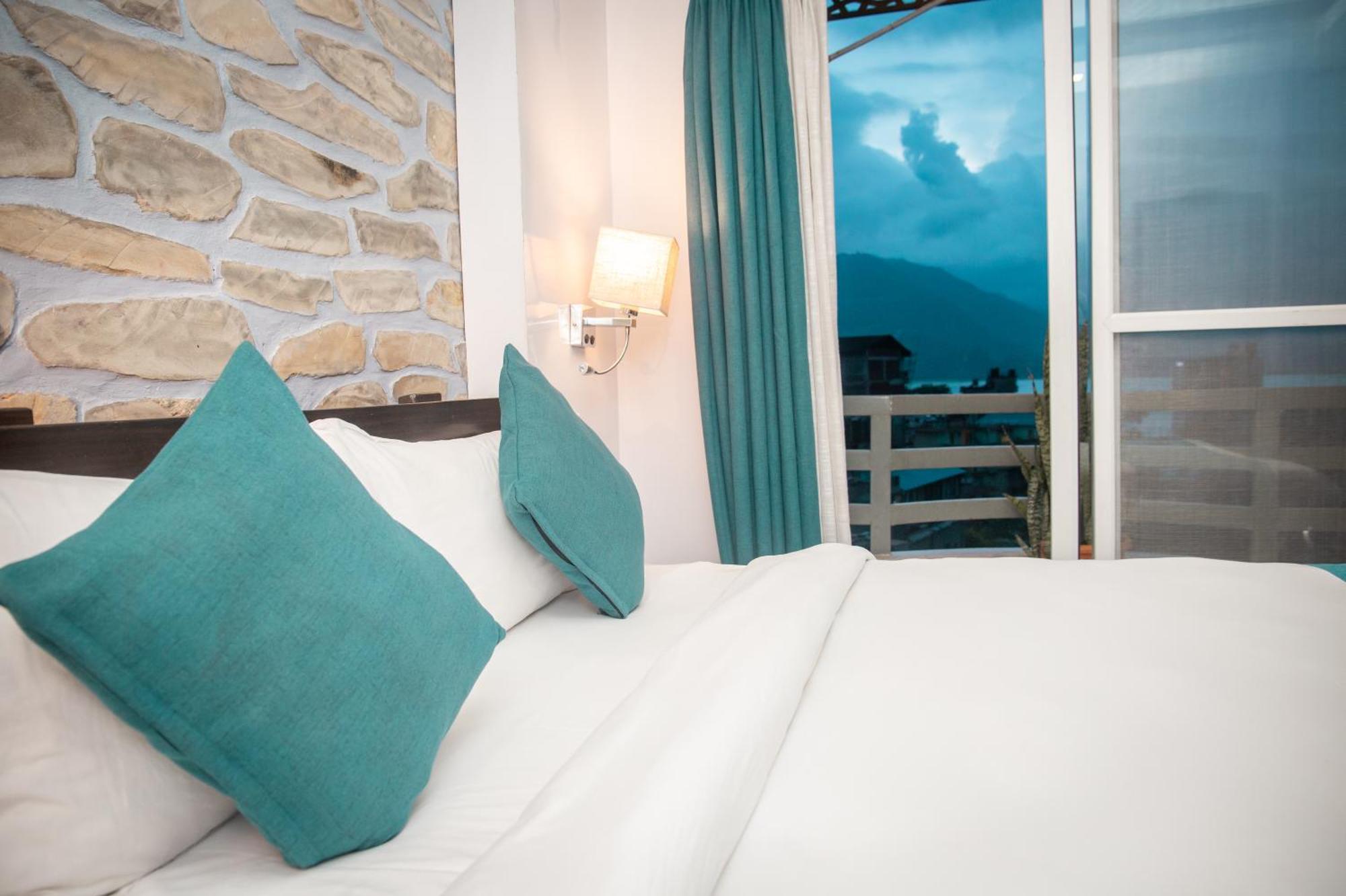 Chautari Boutique Hotel Pokhara Ngoại thất bức ảnh
