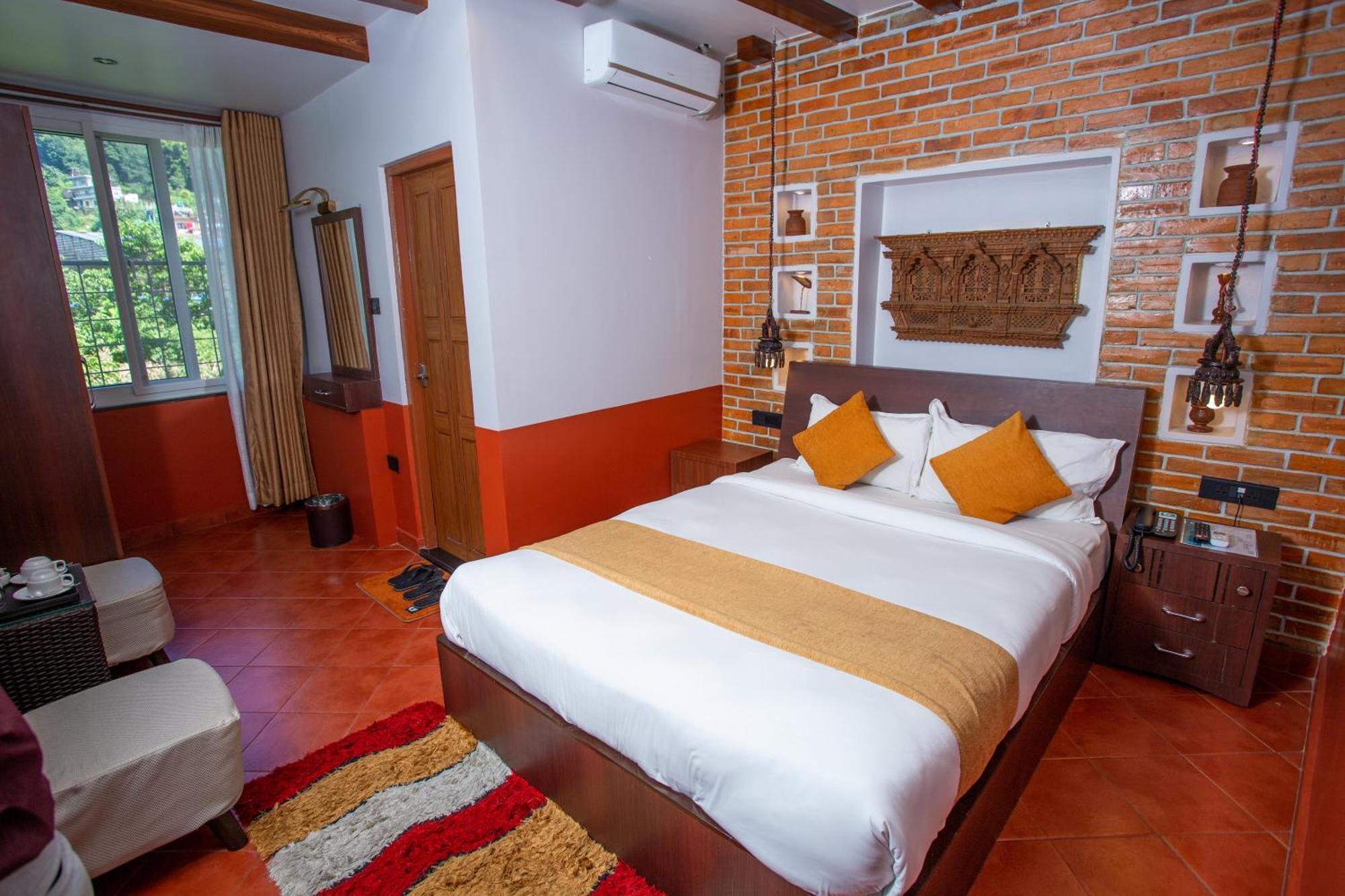 Chautari Boutique Hotel Pokhara Ngoại thất bức ảnh